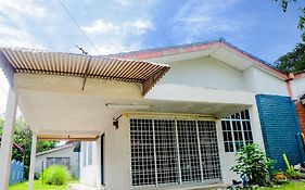 Kayangan Homestay Perlis a Islamic House